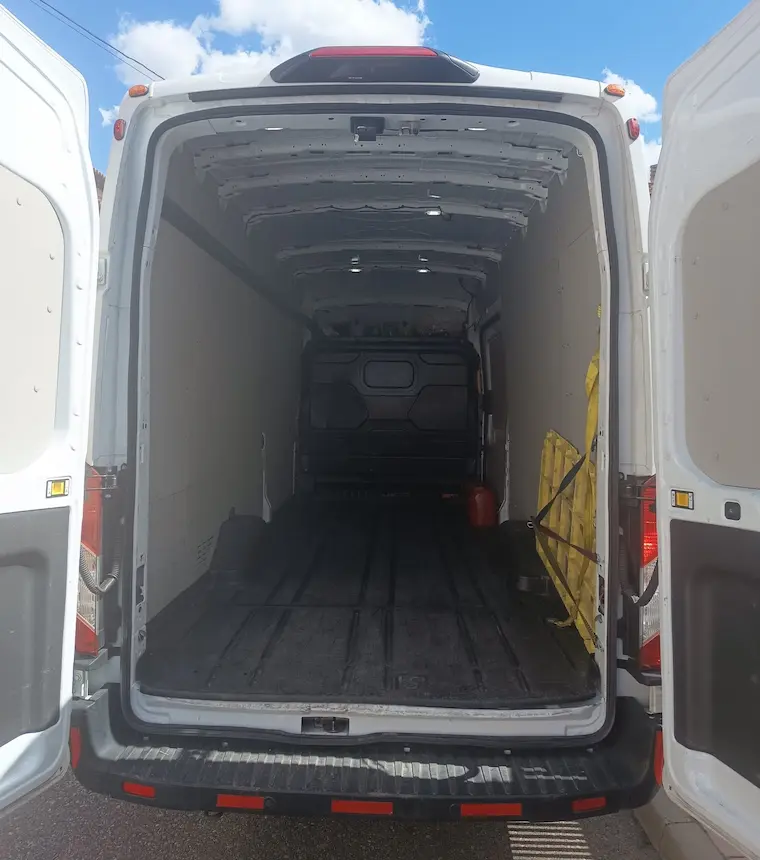 Furgoneta Ford Transit L4H3 gran volumen para mudanzas