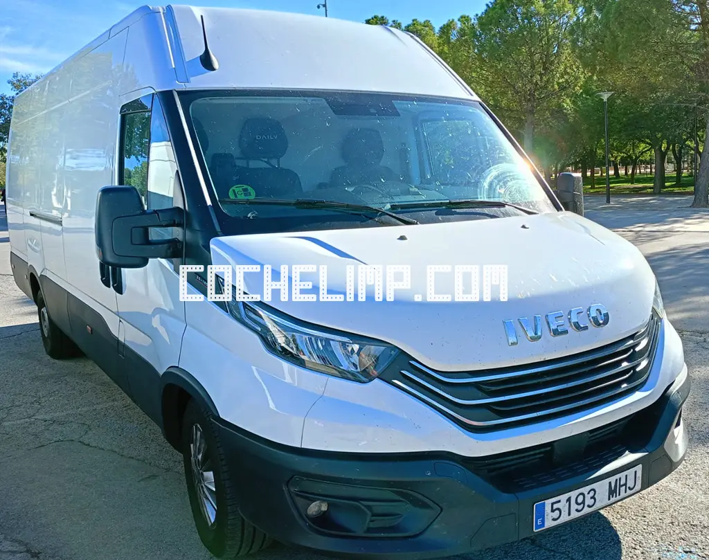 vehículo ideal para hacer una mudanza económica es Iveco Daily-2