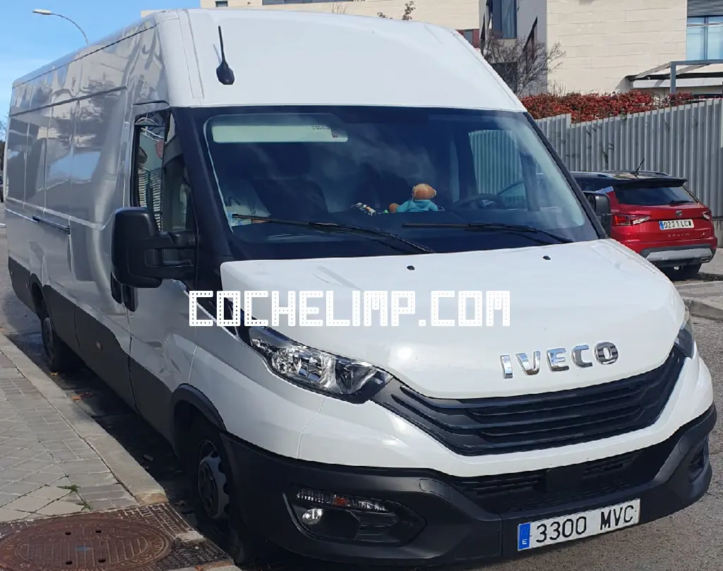 vehículo ideal para hacer una mudanza económica es Iveco Daily-2